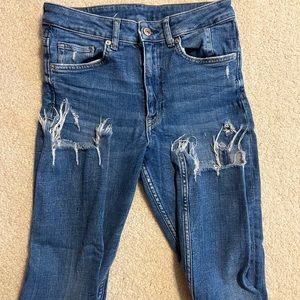 Distressed skinny jeans